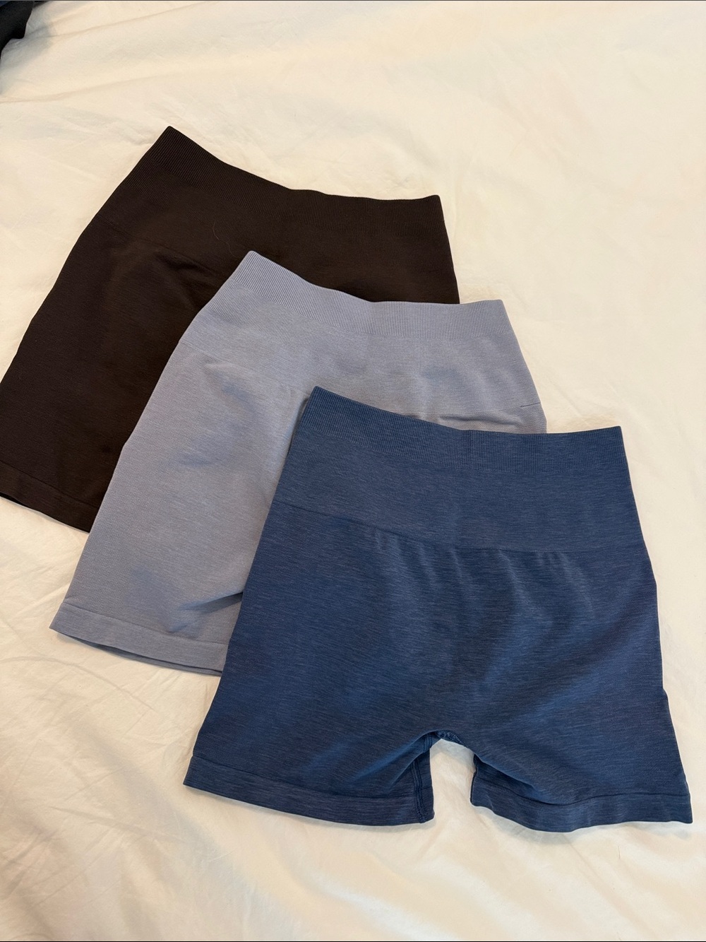 Alphalete Amplify  High-Rise Seamless Biker Short Bundle brown, Light Blue, Nav